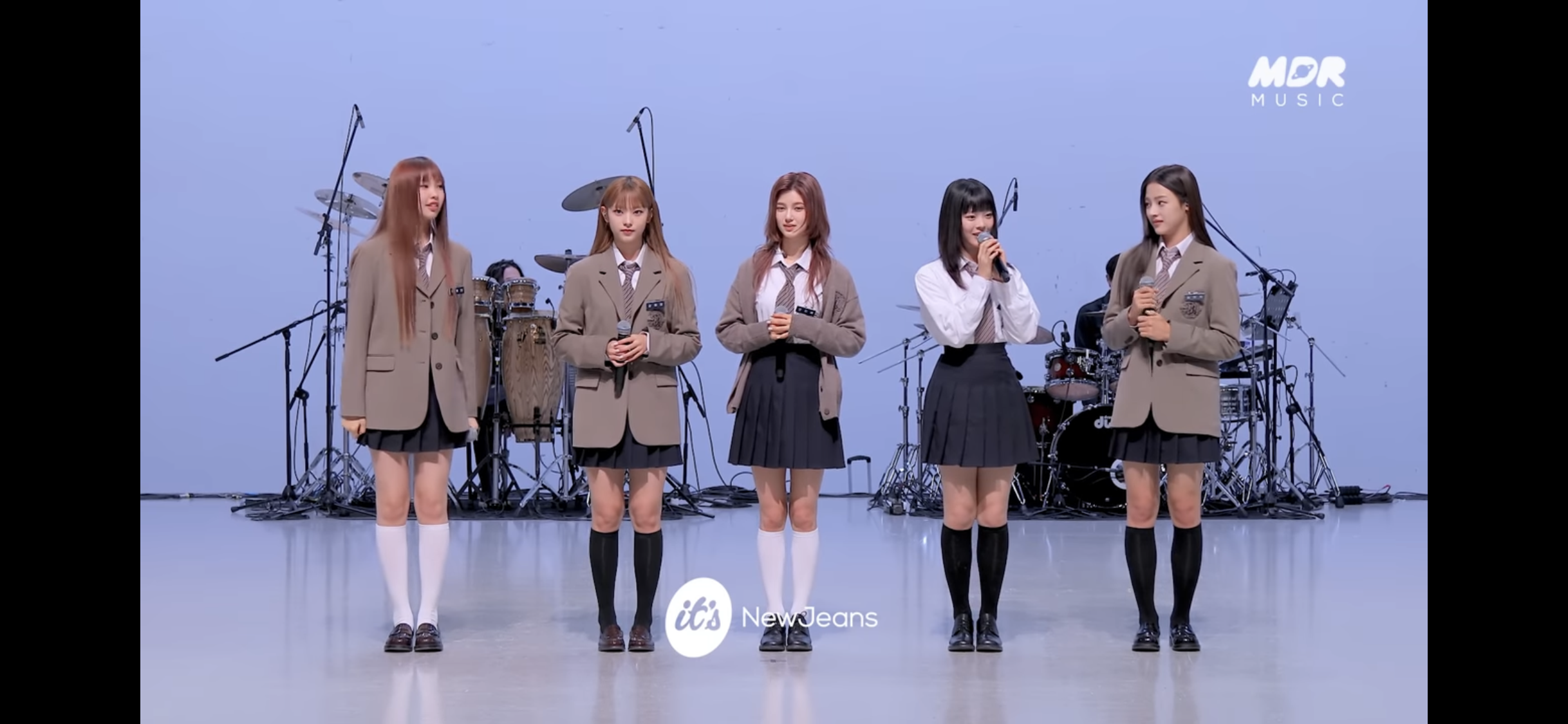 [잡담] 익들아 디토에서 뉴진스가 입은 마이 | 인스티즈
