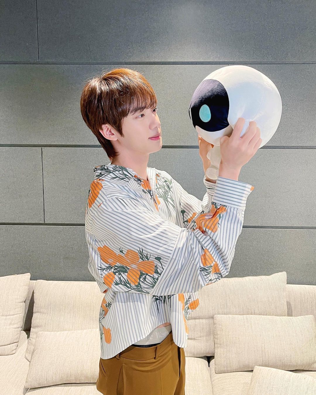 [잡담] 방탄 진은 아무리 봐도 서른두살 얼굴은 아님 | 인스티즈