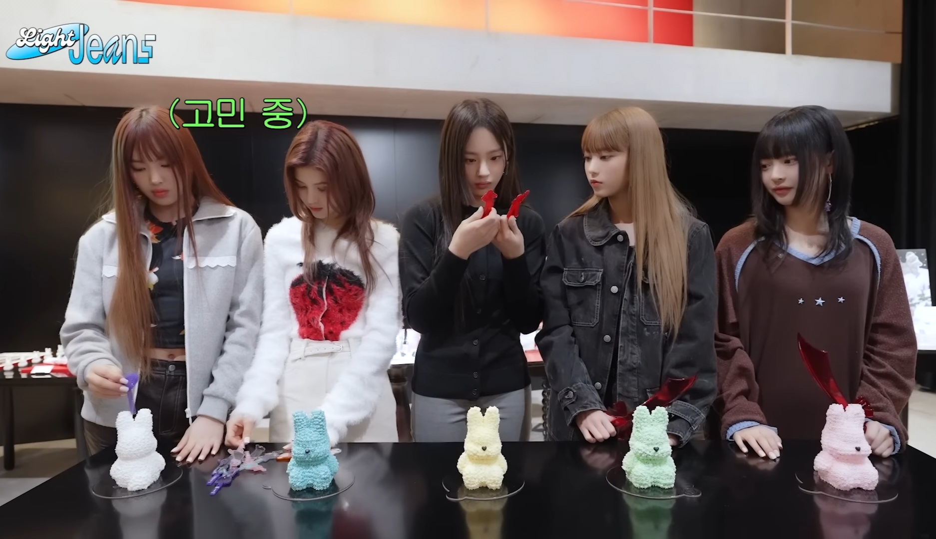 [잡담] 요게 뉴진스 각자 맡은 토끼 색깔인가?? | 인스티즈