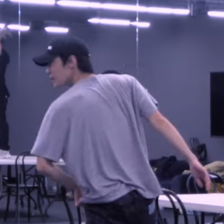 [잡담] 도영 어깨가 너무 넓습니다 | 인스티즈