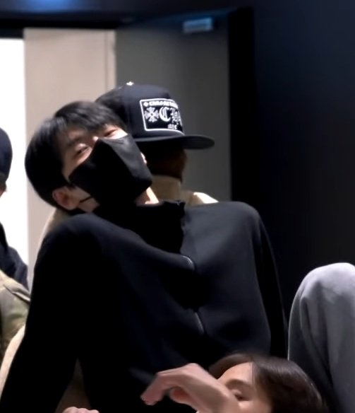 [잡담] 도영 어깨,,, 끝이 없네 | 인스티즈