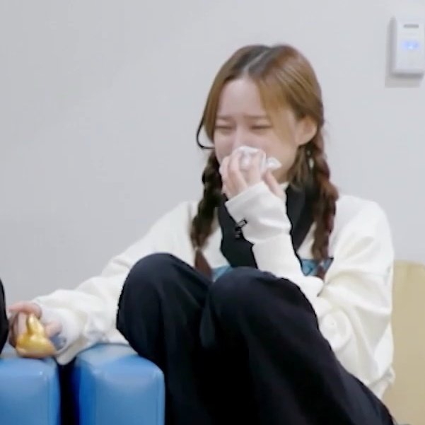[잡담] 왜 그룹내에서 눈물 제일 많다했는지 납득 완 | 인스티즈