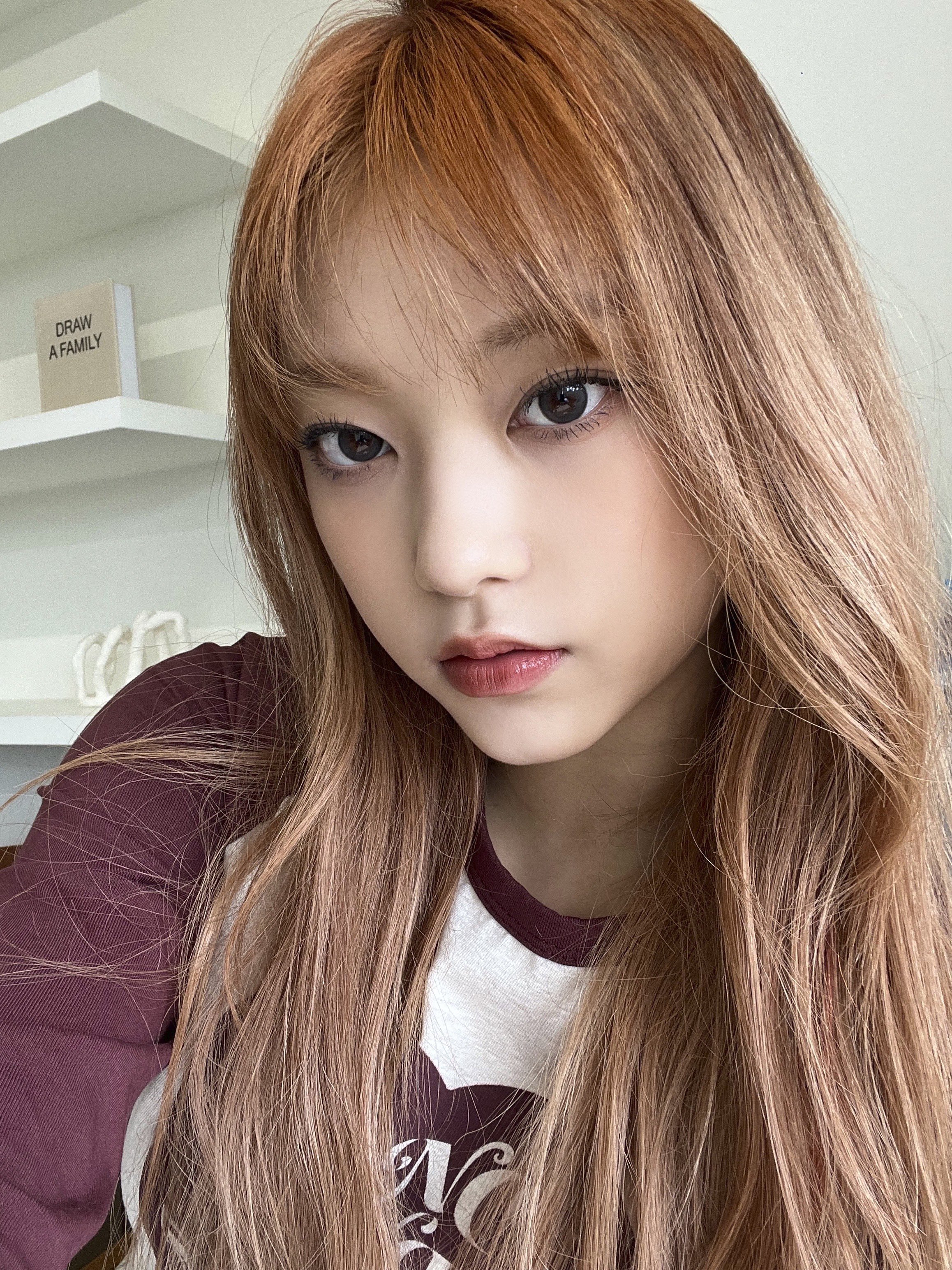 [잡담] 뉴진스 어떻게 셀카 못 찍는 애가 한 명도 없지???? | 인스티즈