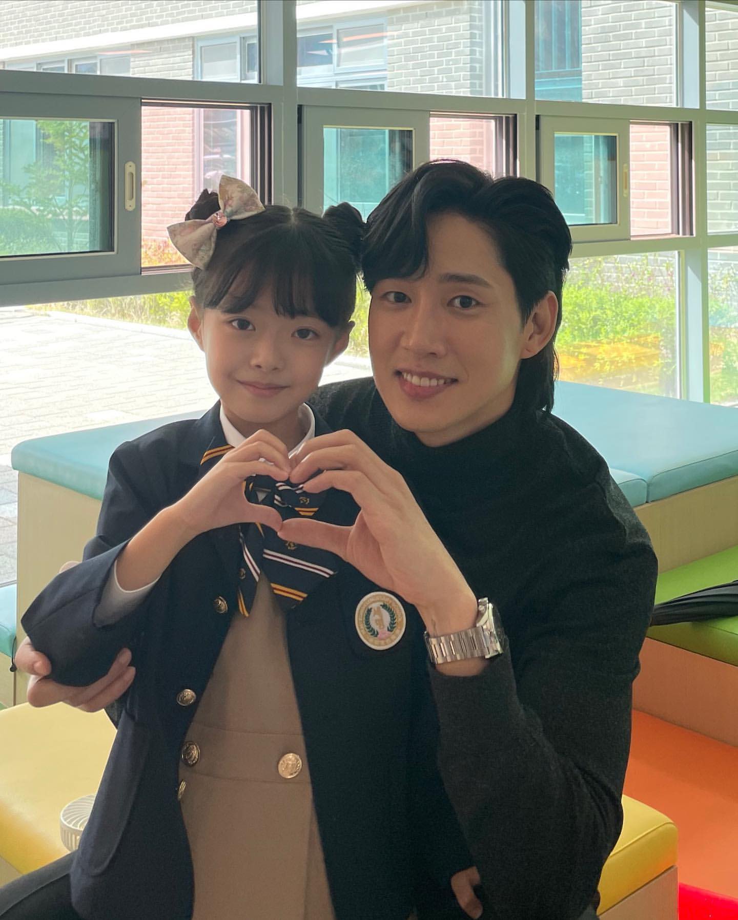[잡담] 더글로리 재준이랑 예솔이 사진 찍은거 보니까 은근 | 인스티즈