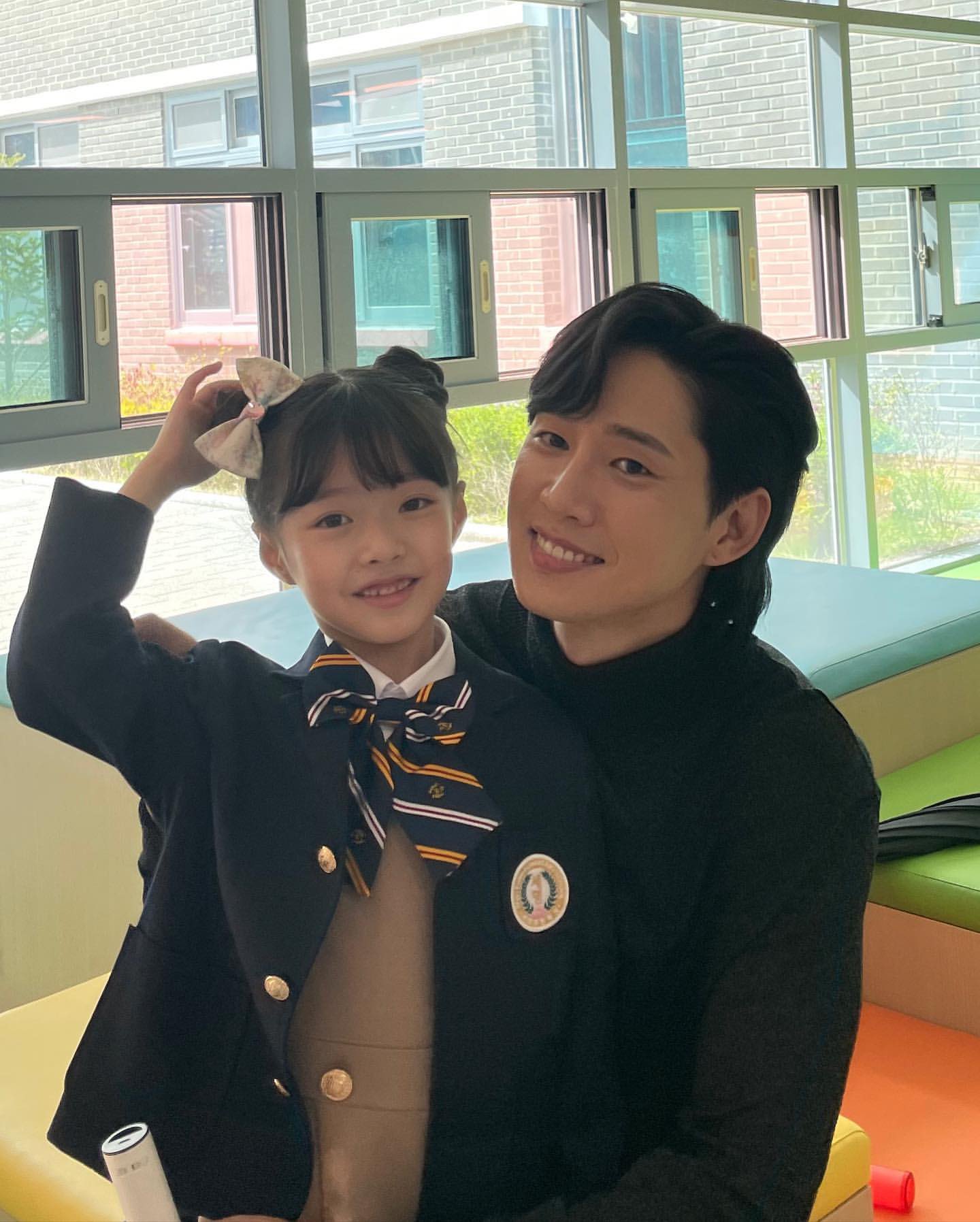 [잡담] 더글로리 재준이랑 예솔이 사진 찍은거 보니까 은근 | 인스티즈