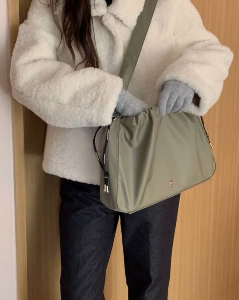 가방 둘 중에 뭐가 나아???? | 인스티즈