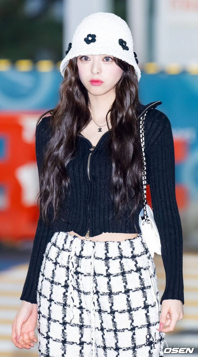 [잡담] 유나랑 설윤은 진짜 얼굴작고 눈 큰거같음... | 인스티즈