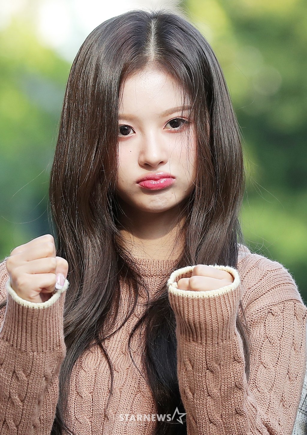 [잡담] 유나랑 설윤은 진짜 얼굴작고 눈 큰거같음... | 인스티즈