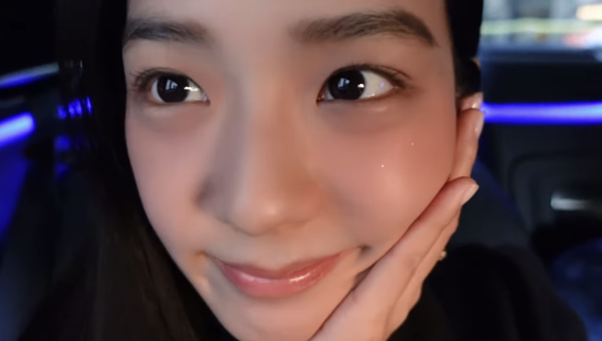 [잡담] 이번 브이로그에서도 열일하는 지수 미모 | 인스티즈