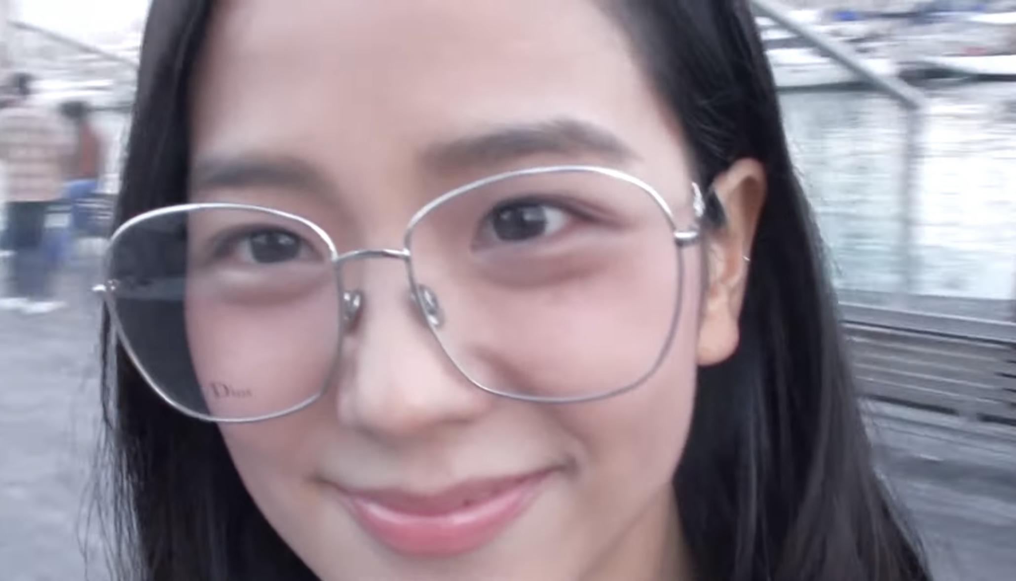 [잡담] 이번 브이로그에서도 열일하는 지수 미모 | 인스티즈