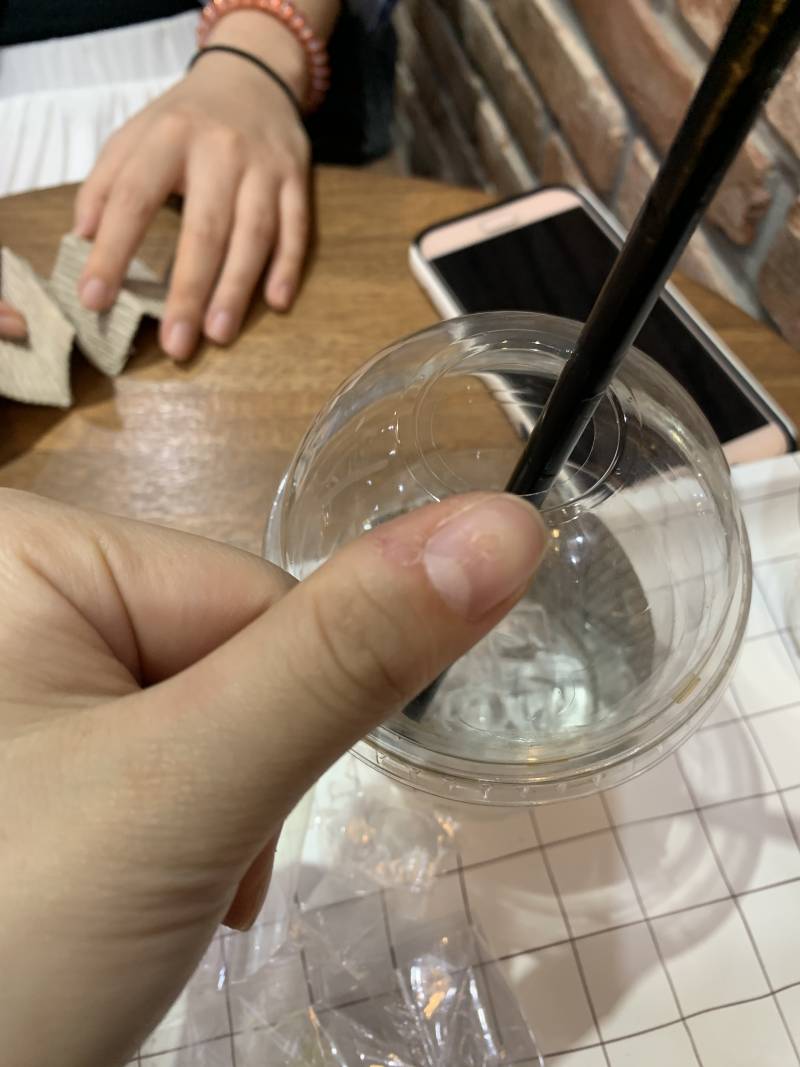 나 손톱에 구멍? 났을 때 구멍이 점점 올라가는 과정.. | 인스티즈