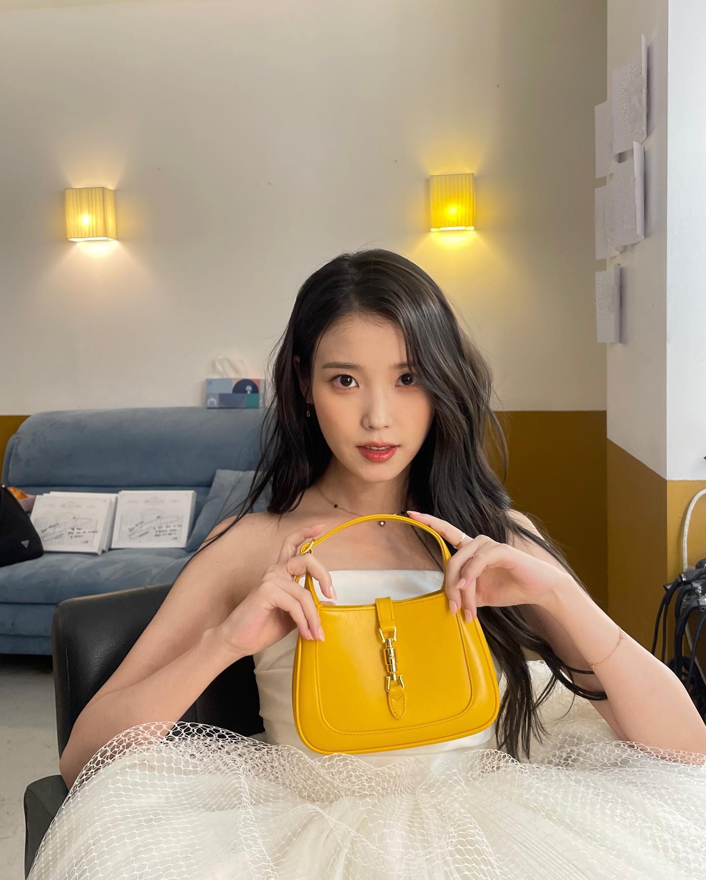 [잡담] 아이유 노란색 가져 | 인스티즈