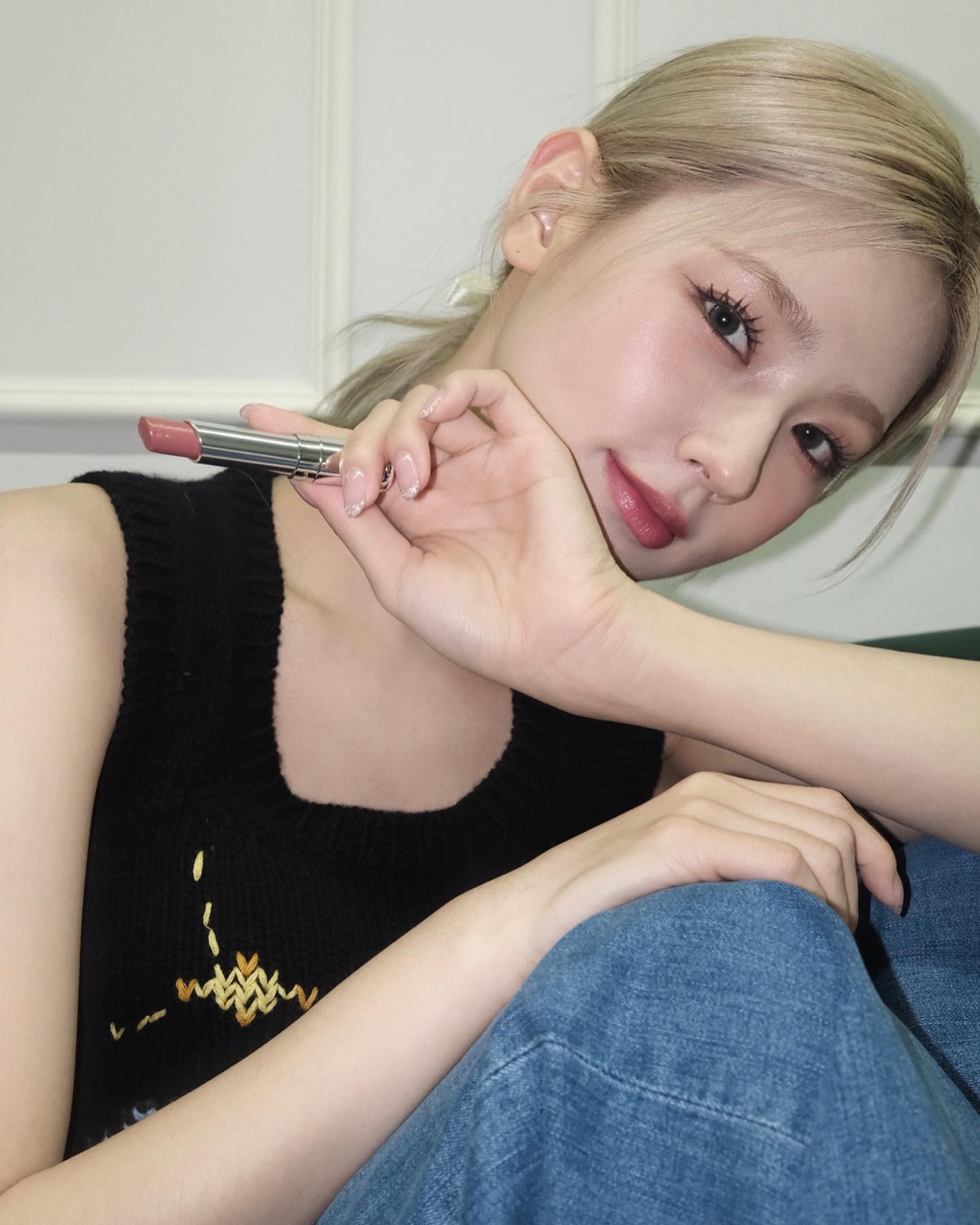 [잡담] 립스틱을 보라고 올린건데 미연이 얼굴이 더 잘보여 | 인스티즈