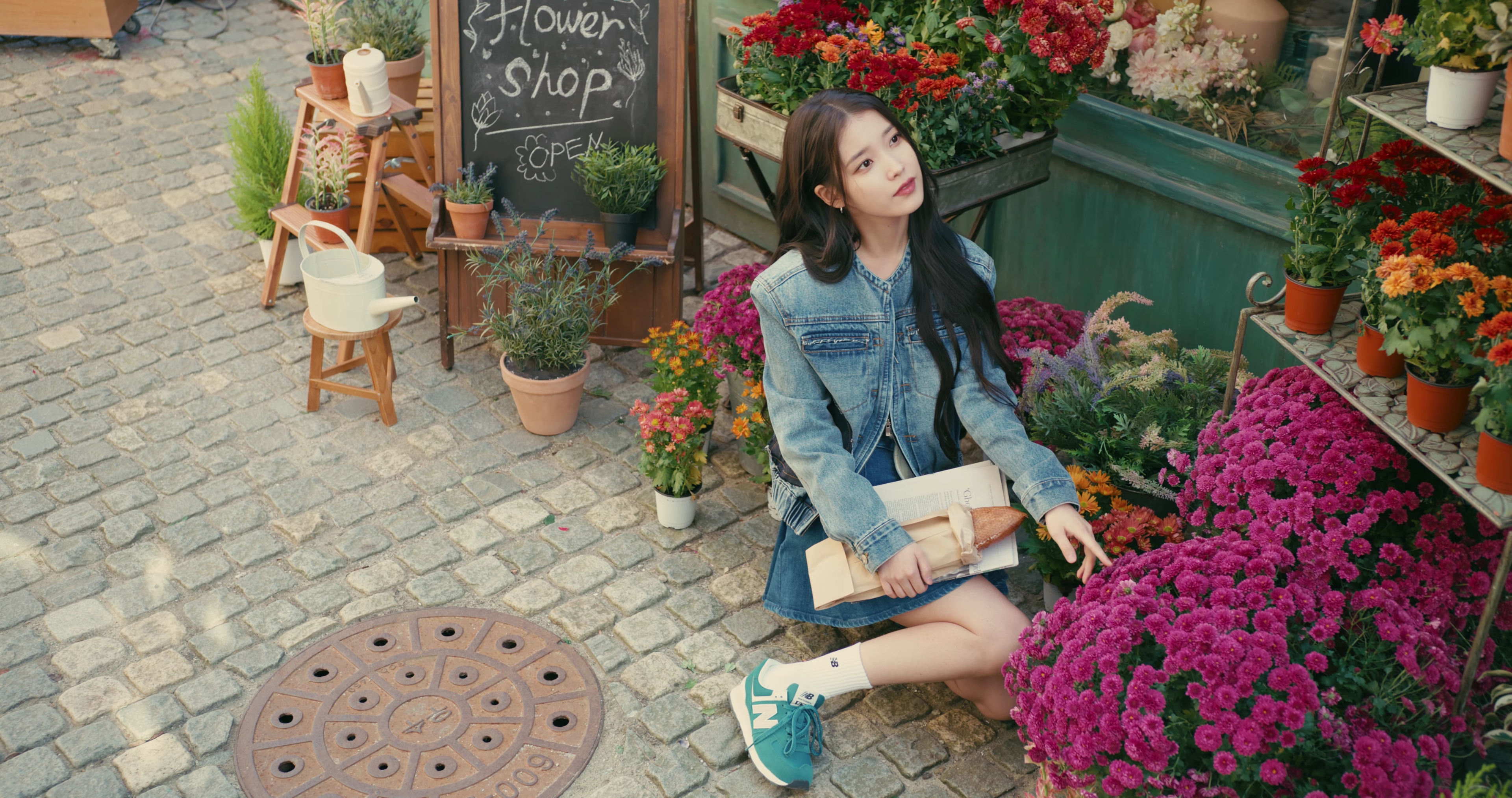 [잡담] 아이유 최근 청청페션 봐 | 인스티즈
