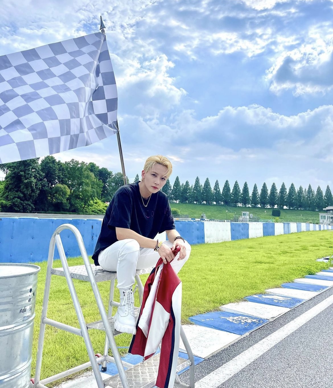 [잡담] 세븐틴 정한 인스타 의외로 생로랑 모먼트(?)가 있다 | 인스티즈