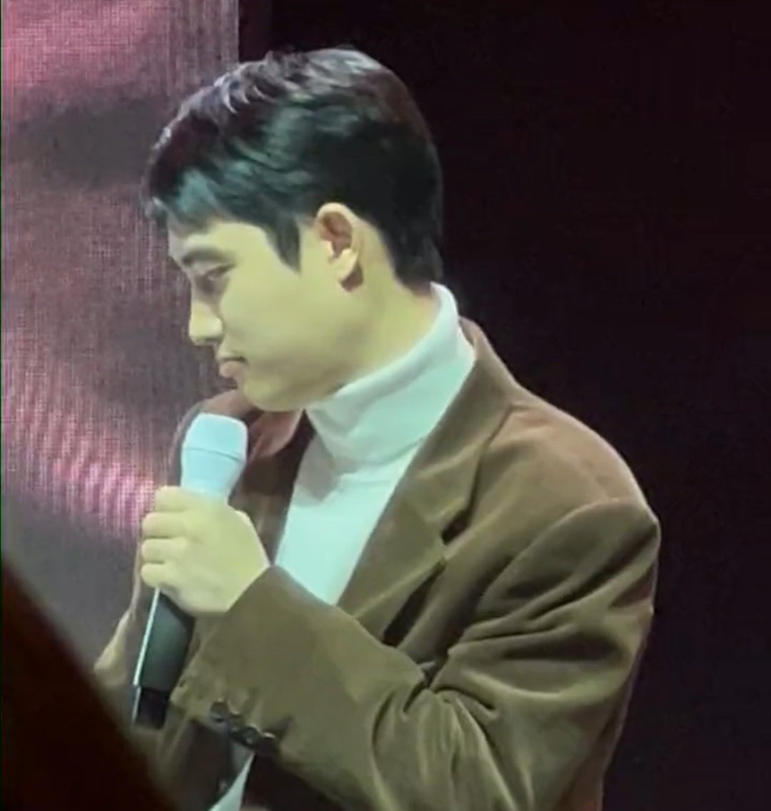 [잡담] 도경수 생일파티에서 나빼고 15곡이나 불렀네 | 인스티즈