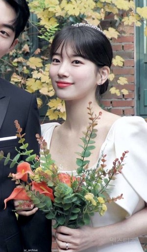 [잡담] 수지 립이랑 블러셔 멀까... | 인스티즈