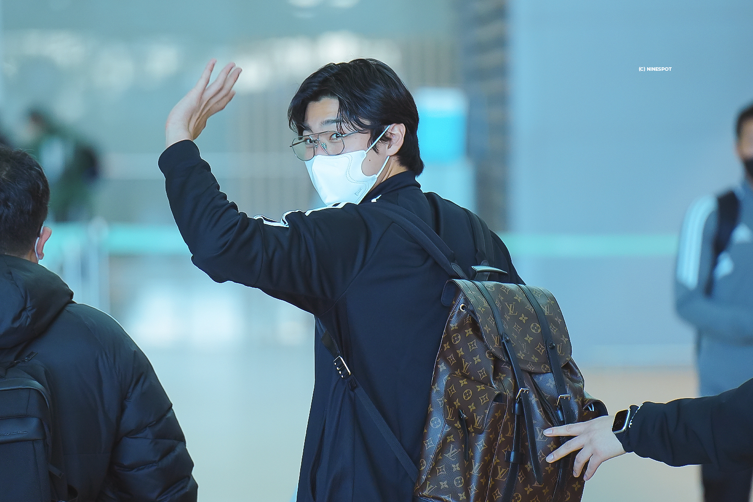 [잡담] 어제 공항 조규성 ㄹㅈㄷ로 잘생겼음 | 인스티즈