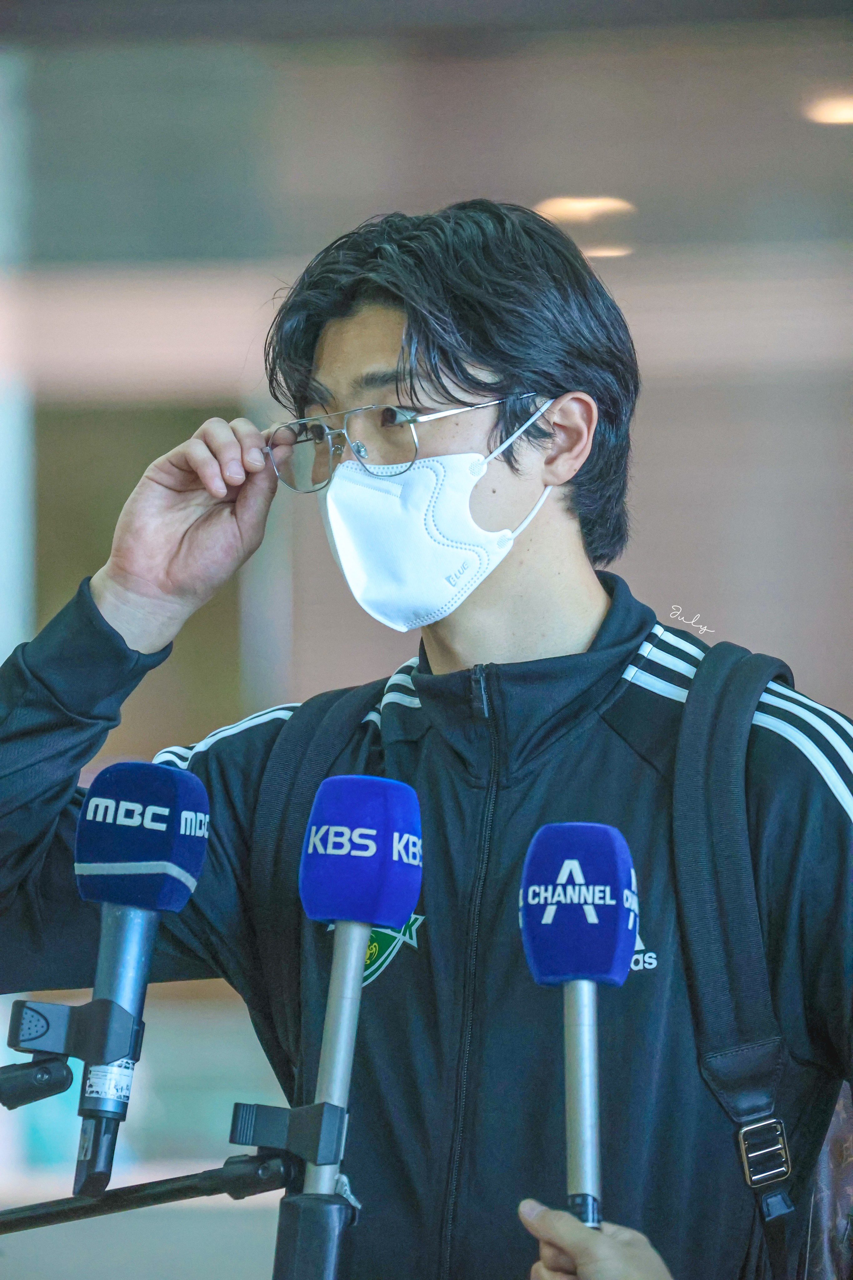 [잡담] 어제 공항 조규성 ㄹㅈㄷ로 잘생겼음 | 인스티즈