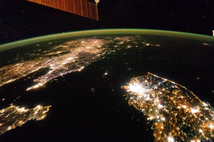 우주정거장에서 내려다본 한반도 야경 모습이라는데 | 인스티즈