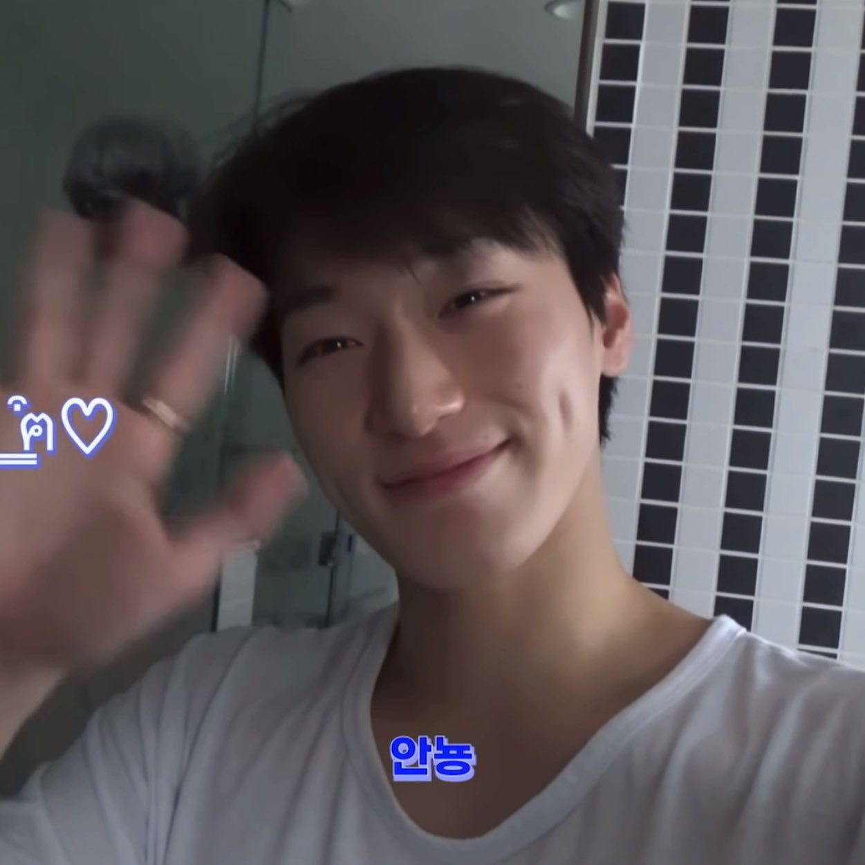 [잡담] 최산은 쌩얼이 진짜 잘생긴거같음 | 인스티즈