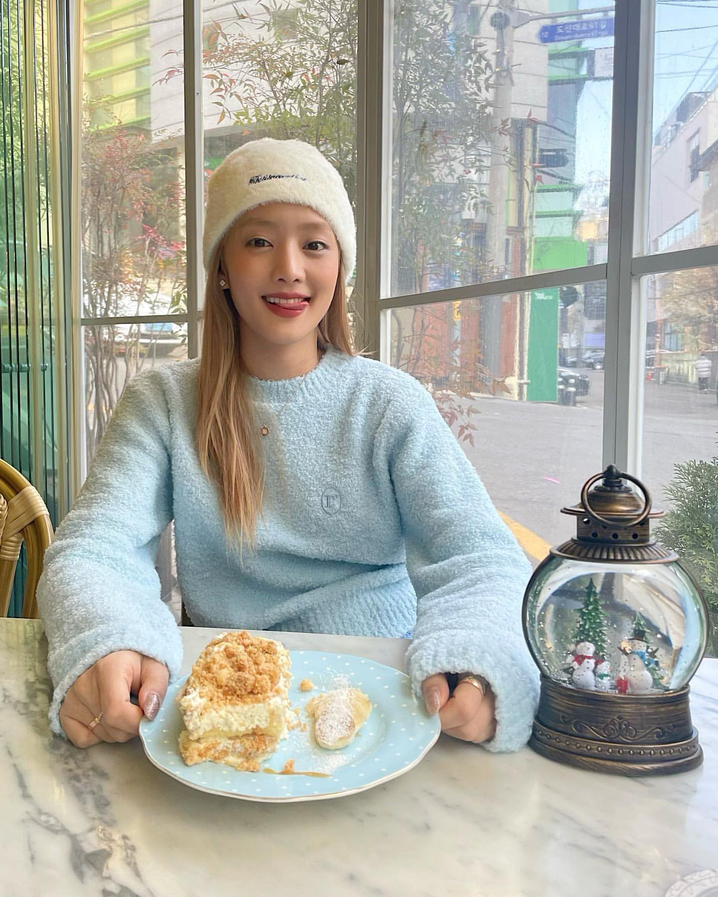 [잡담] 민니 부모님이랑 찍은 사진 몇 장 인스타에 올려 줬는데 부티 좔좔 미쳤어 ✨ | 인스티즈