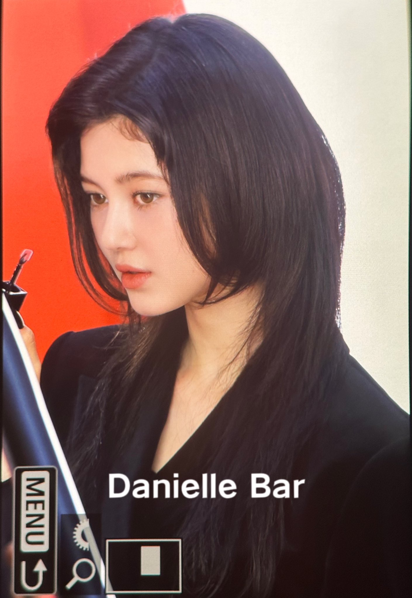 [잡담] 뉴진스 다니엘 X 입생로랑 뷰티 포토월 | 인스티즈