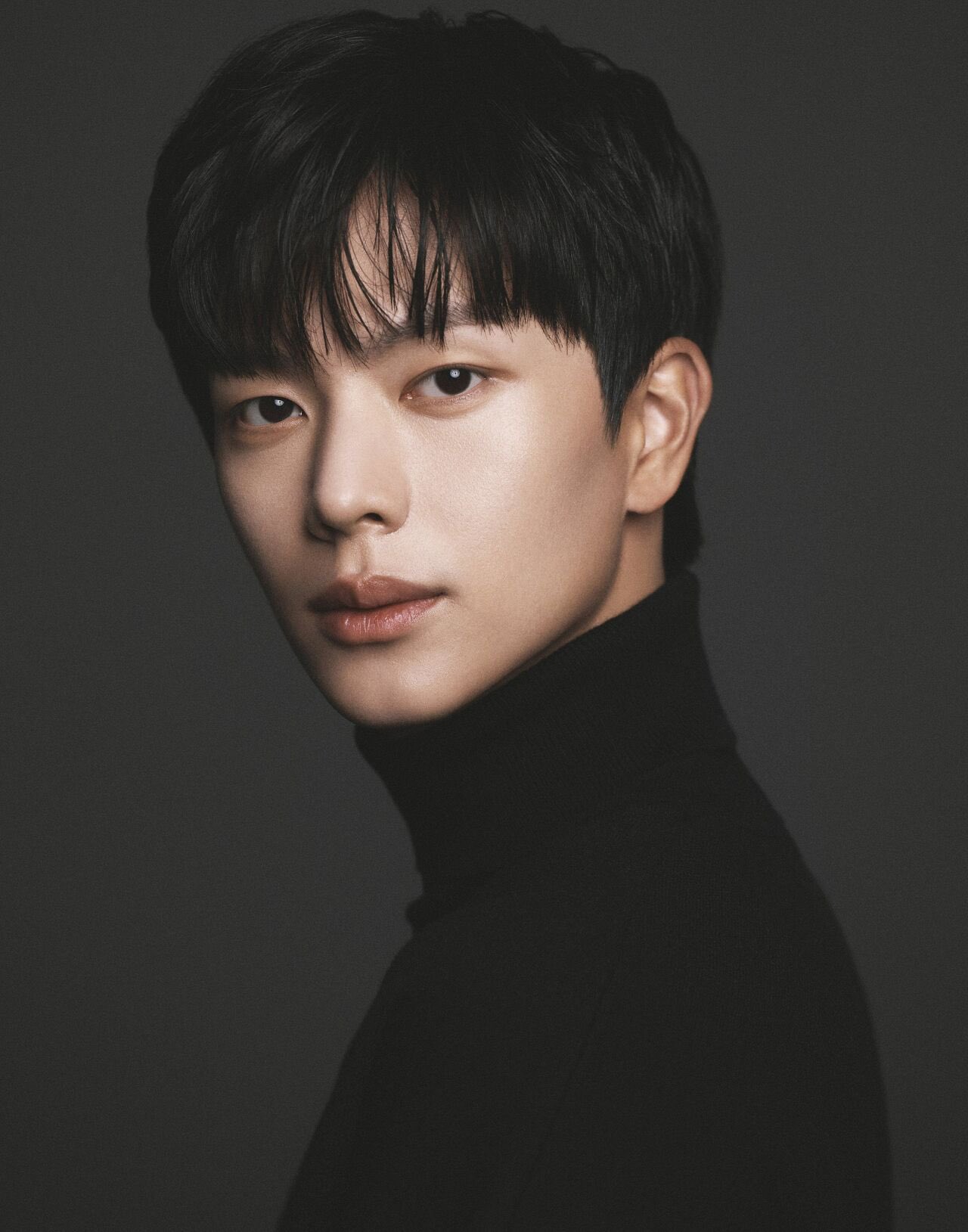 [잡담] 육성재 배우 프로필 사진 드디어 떴는데 비주얼 난리남 | 인스티즈
