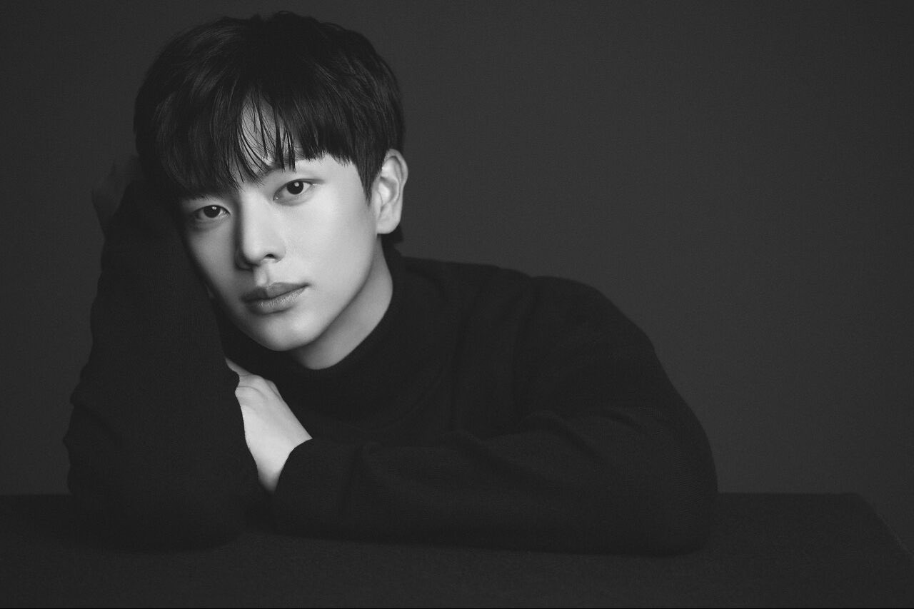 [잡담] 육성재 배우 프로필 사진 드디어 떴는데 비주얼 난리남 | 인스티즈