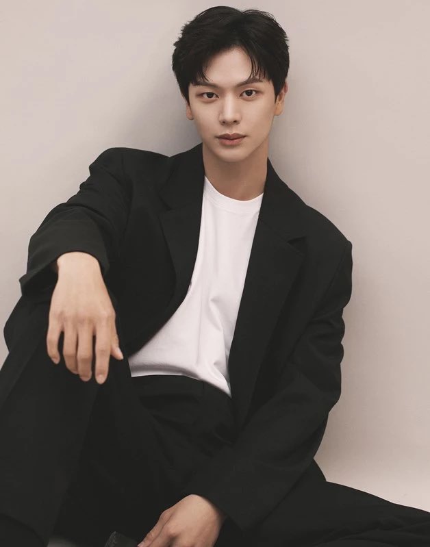 [잡담] 육성재 배우 프로필 사진 드디어 떴는데 비주얼 난리남 | 인스티즈