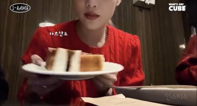크리스마스에 부모님이랑 외식하고 혼자 케이크 먹는 (여자)아이들 민니 브이로그 | 인스티즈