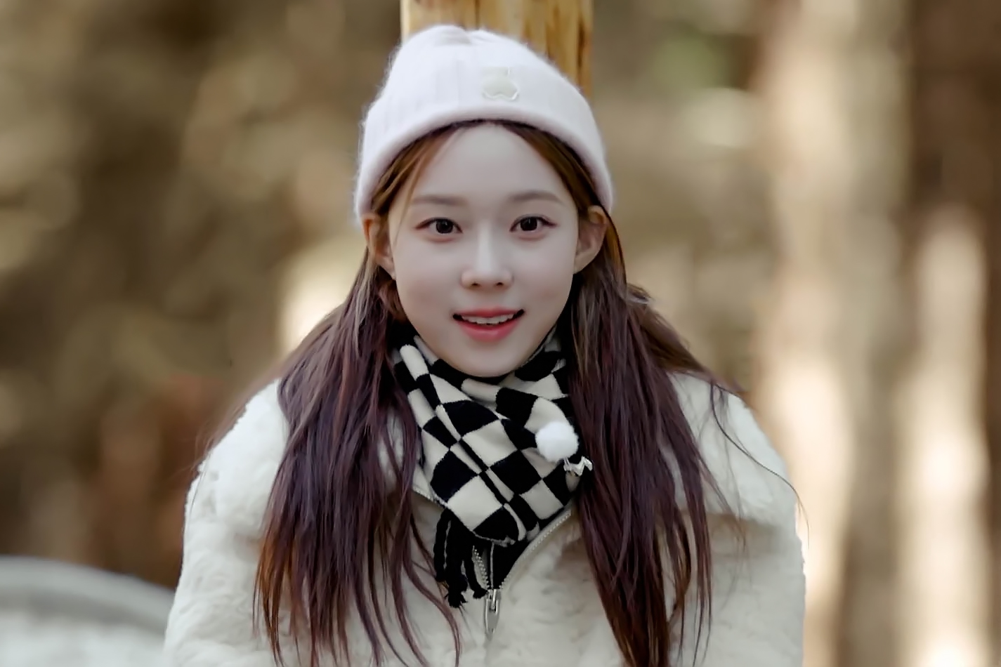 [잡담] 비니쓸때 귀 이렇게 까는거 너무 귀여웅 | 인스티즈