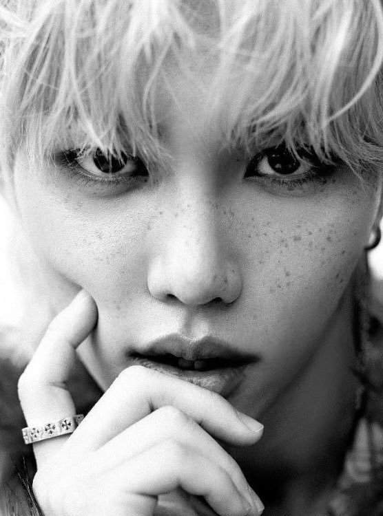 [잡담] 필릭스 잡지화보에 무조건 얼빡샷 있는거 | 인스티즈