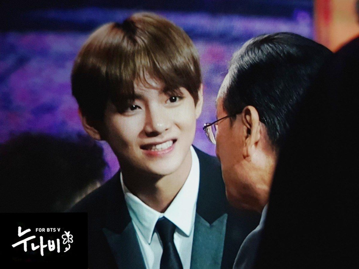 [잡담] 태형이 ㅇㅅㅈ 배우분이랑 같이 있는데 손주 같애 | 인스티즈