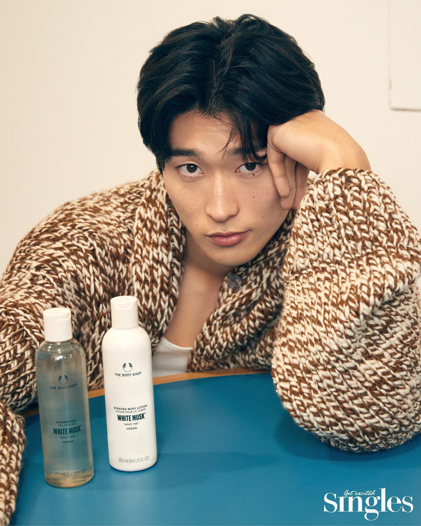 [잡담] 싱글즈랑 엘르랑 둘이서 누가 조규성 더 잘 찍었는지 대결하는 것 같음 | 인스티즈