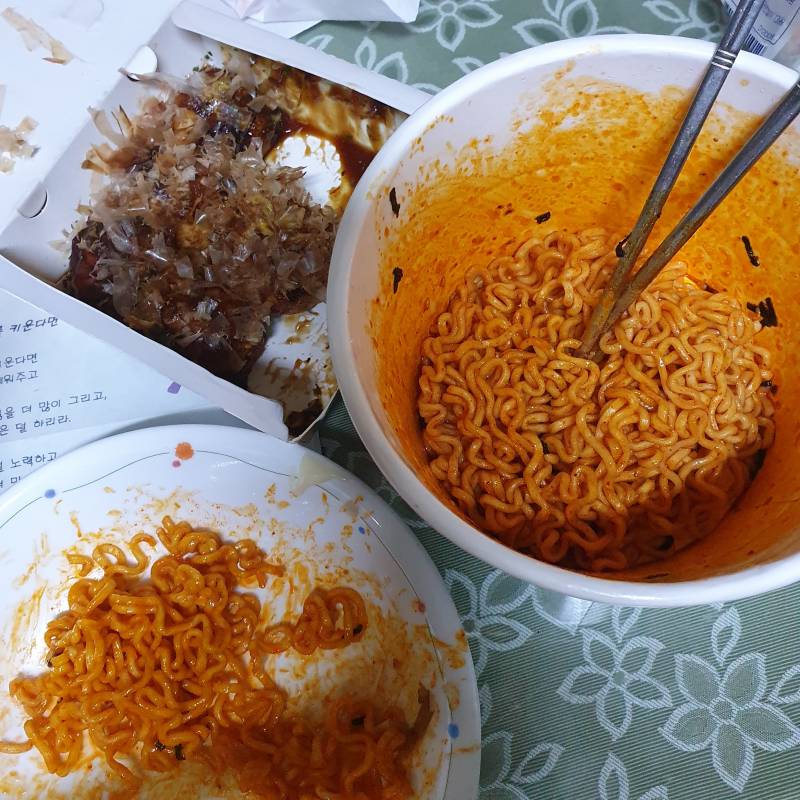 아 불닭 타코야끼 조합 맛있다고 해서 먹었는데 | 인스티즈