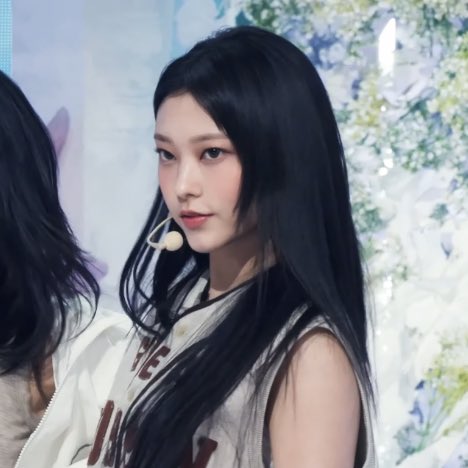 [잡담] 해린 이런 얼굴 나올때마다 내취향이라 힘들어,, | 인스티즈