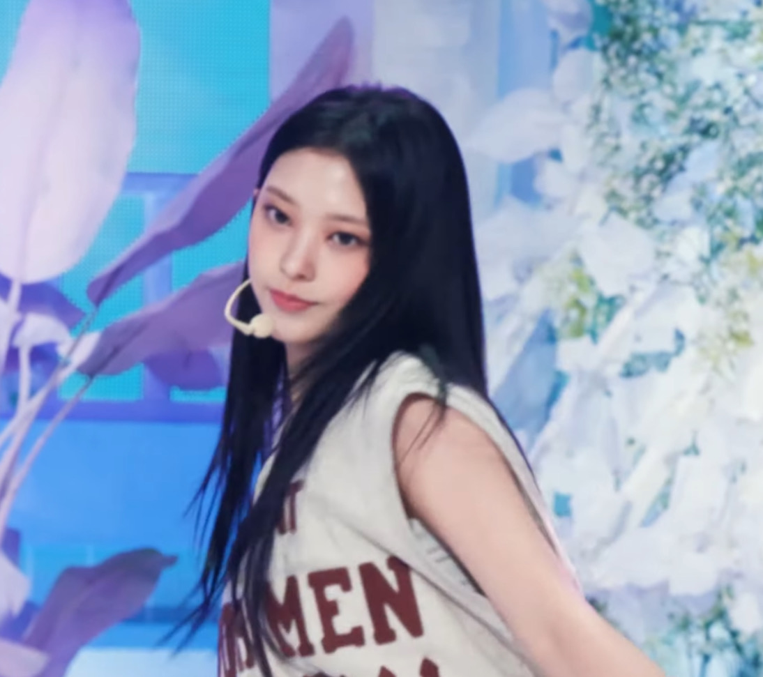[잡담] 해린 이런 얼굴 나올때마다 내취향이라 힘들어,, | 인스티즈