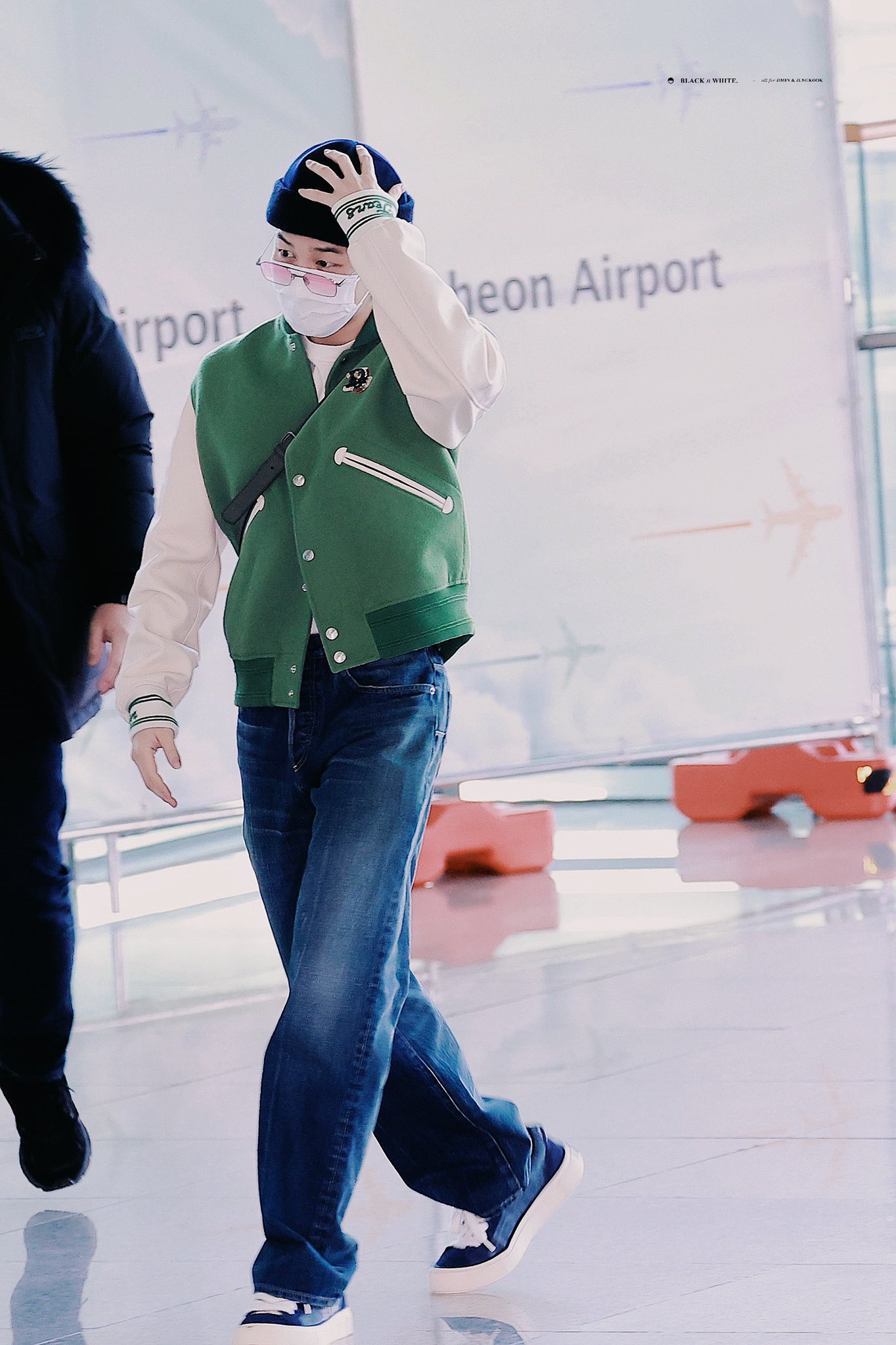 [잡담] 지민 출국때랑 갭 차이 미쳤다 | 인스티즈