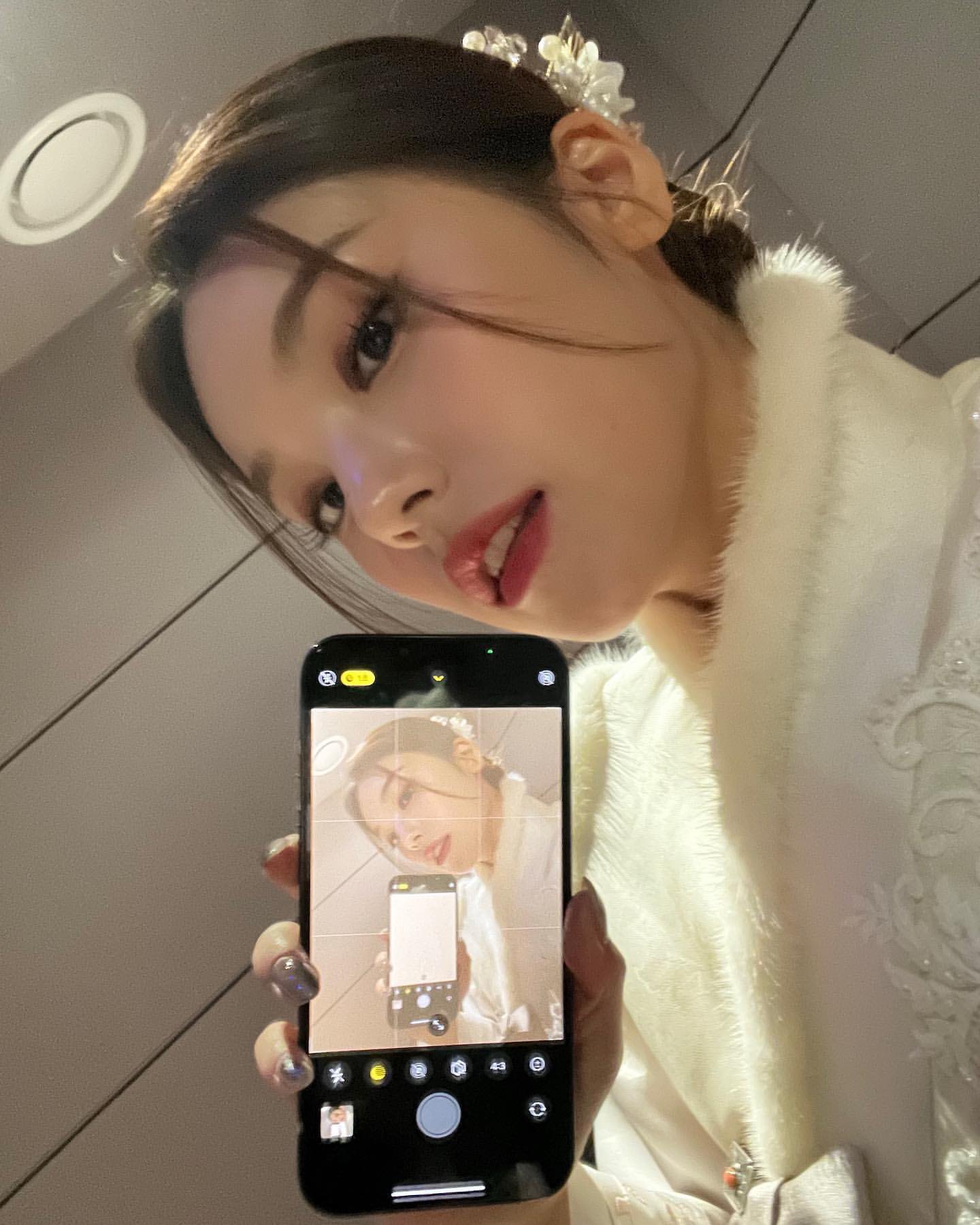 [잡담] 예지 인스타 올라온거 너무이뻐 | 인스티즈