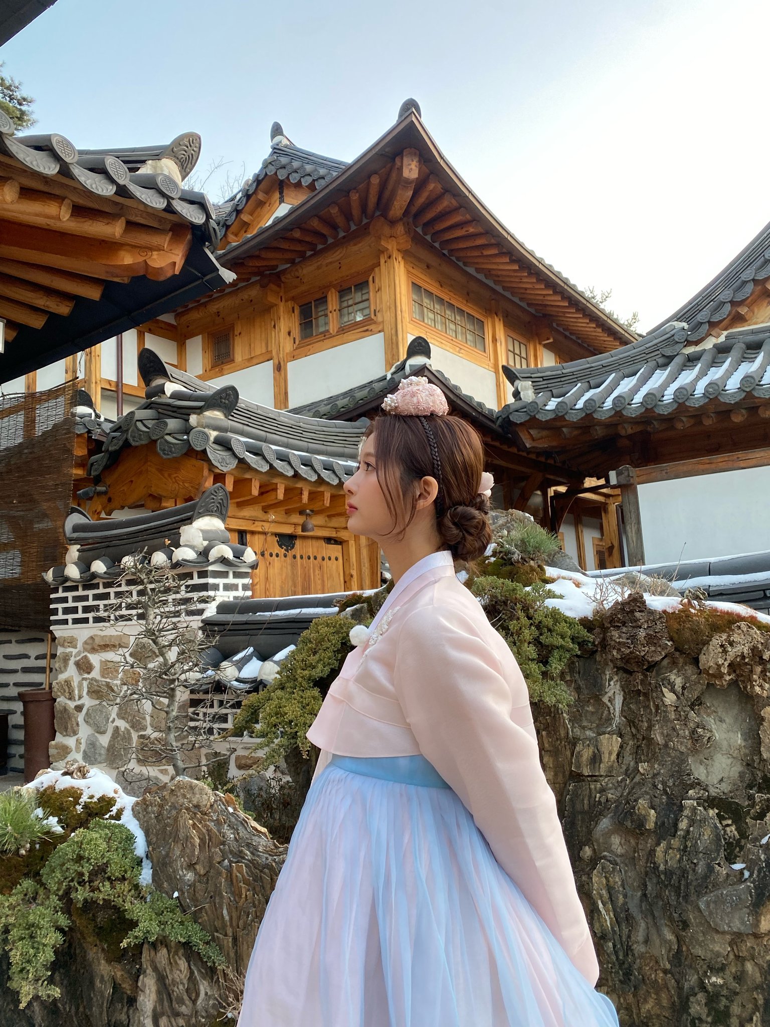 [잡담] 와.. 설윤 한복입었어 | 인스티즈