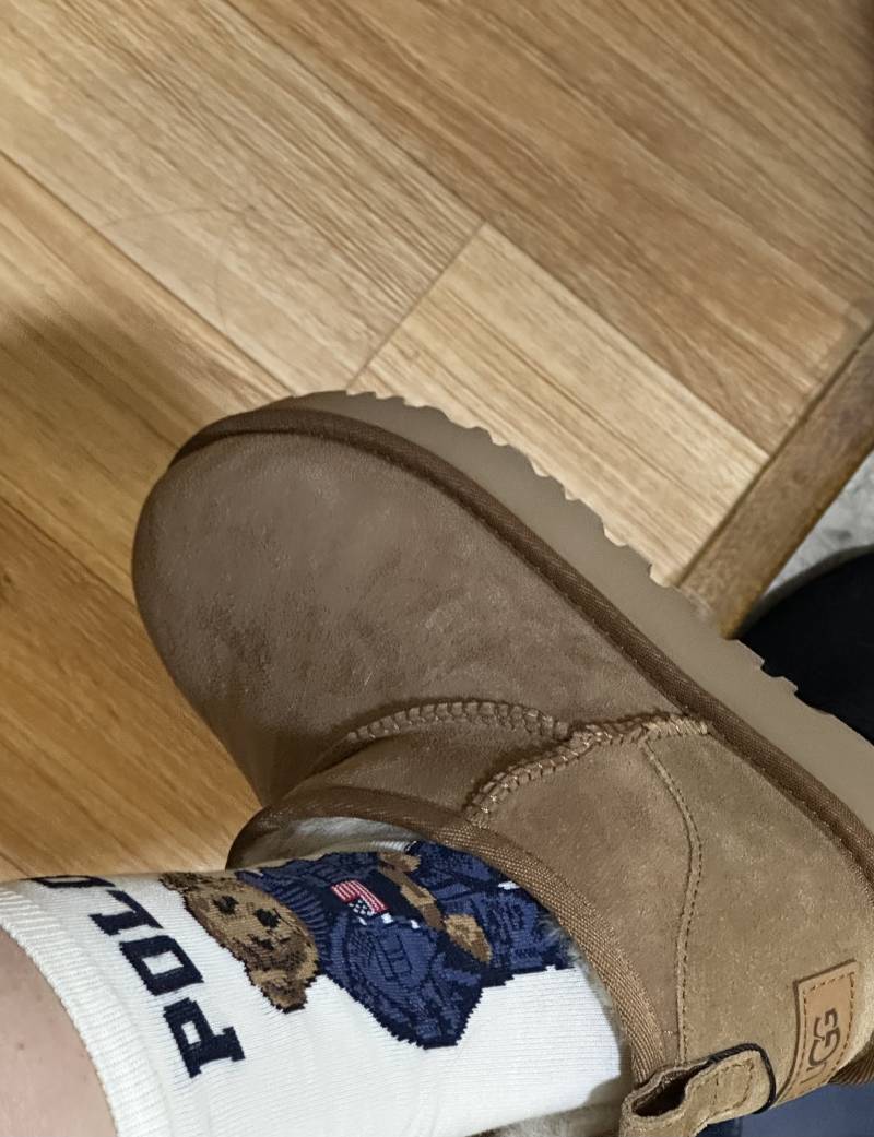 어그 울트라 미니 외국 언니들 사진 보고 너무 사고 싶어서 샀는데 내가 신으니까 너무 구려,,,, 이게 맞나....,,, | 인스티즈