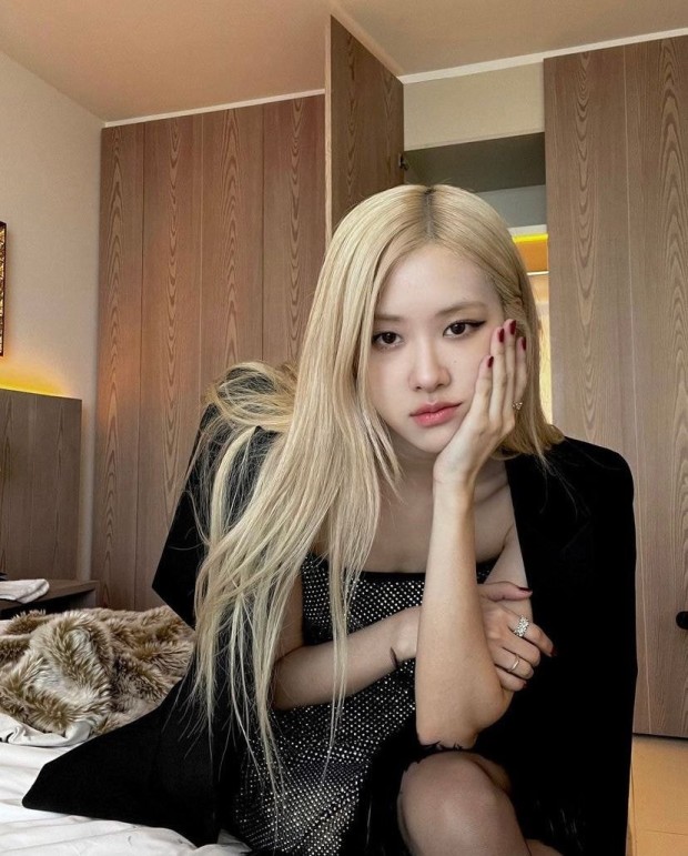 [잡담] 로제는 애교머리가 진짜 잘 어울린다 | 인스티즈