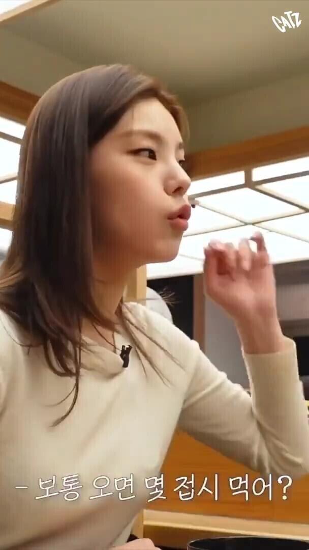[잡담] 초밥 진짜 많이 먹었었다는 있지 류진 | 인스티즈
