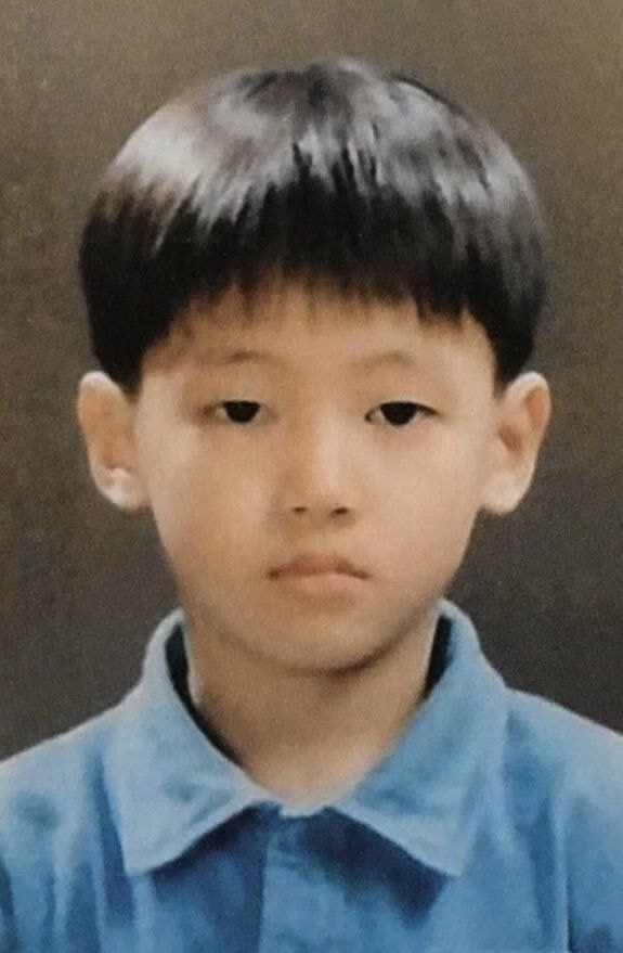 [잡담] 진짜 말 안듣게 생긴 한 아이돌의 어릴적 사진.jpg | 인스티즈