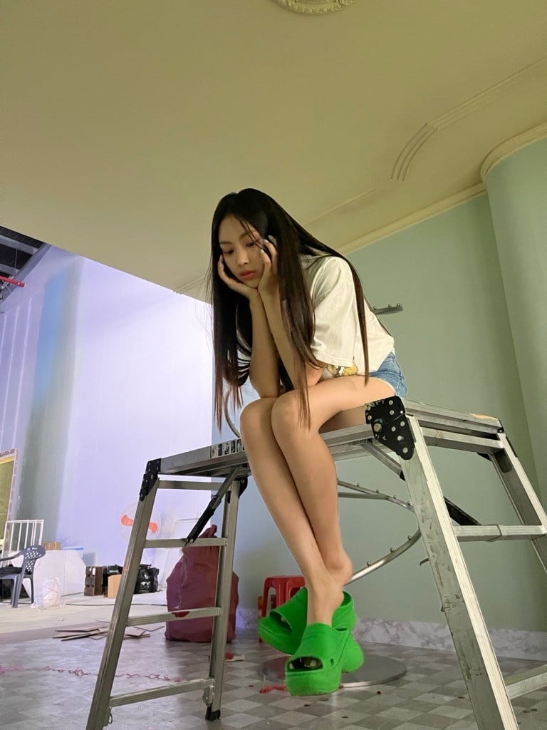 [잡담] 뉴진스 혜인 전신사진 사기 아님???? | 인스티즈