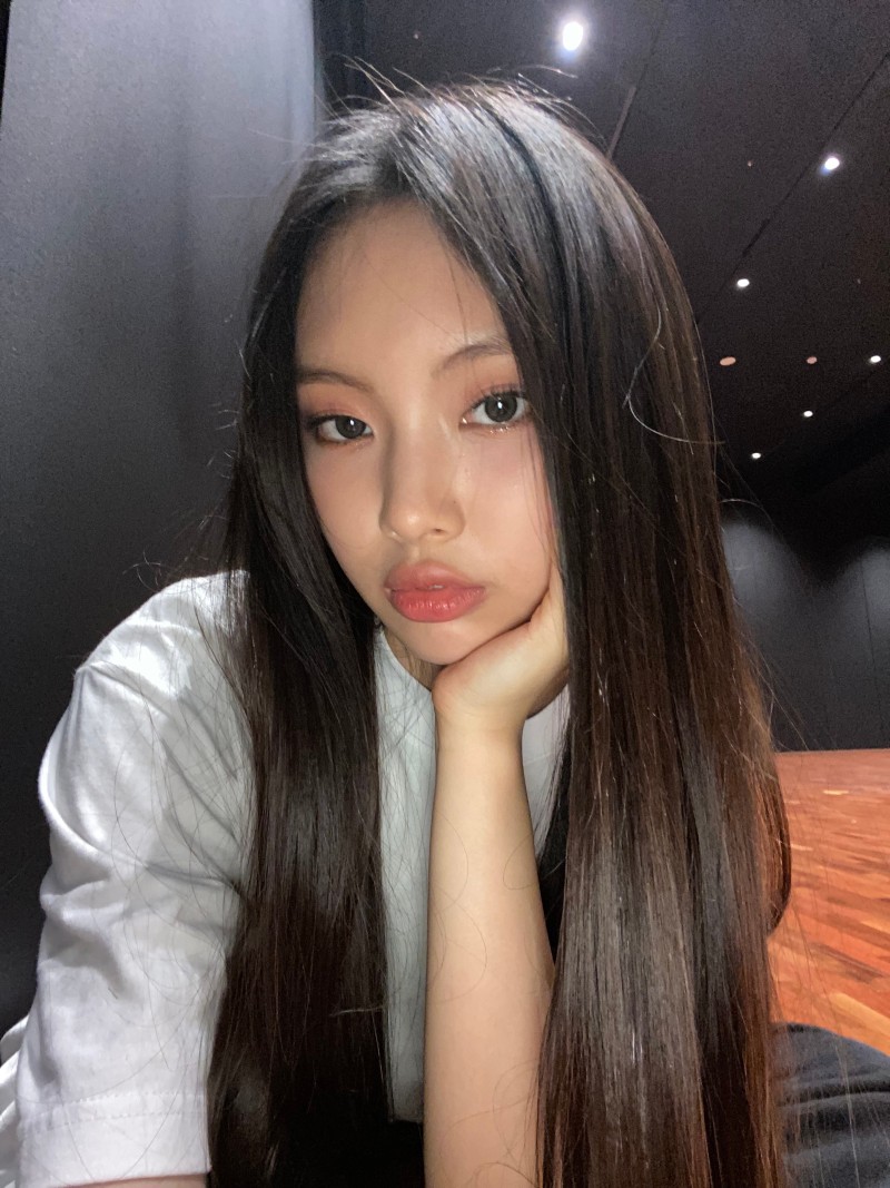 [잡담] 뉴진스에서 셀카 제일 잘 찍는 멤버 ㄹㅇ이야 | 인스티즈