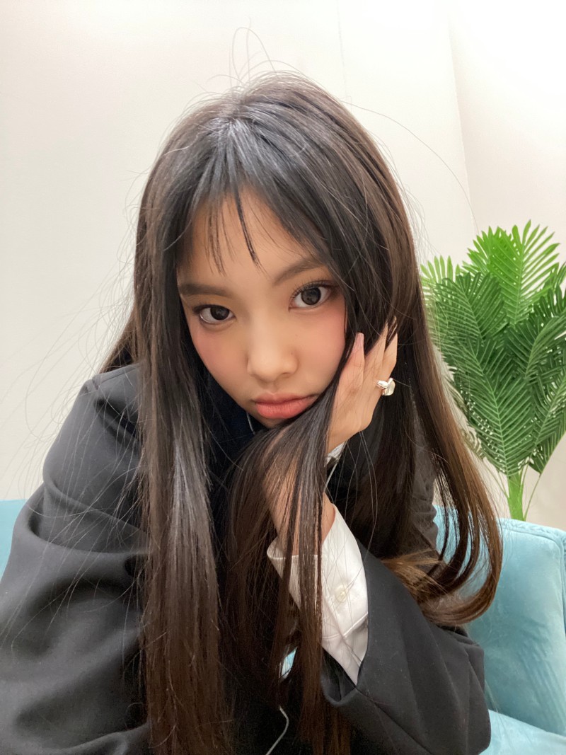 [잡담] 뉴진스에서 셀카 제일 잘 찍는 멤버 ㄹㅇ이야 | 인스티즈