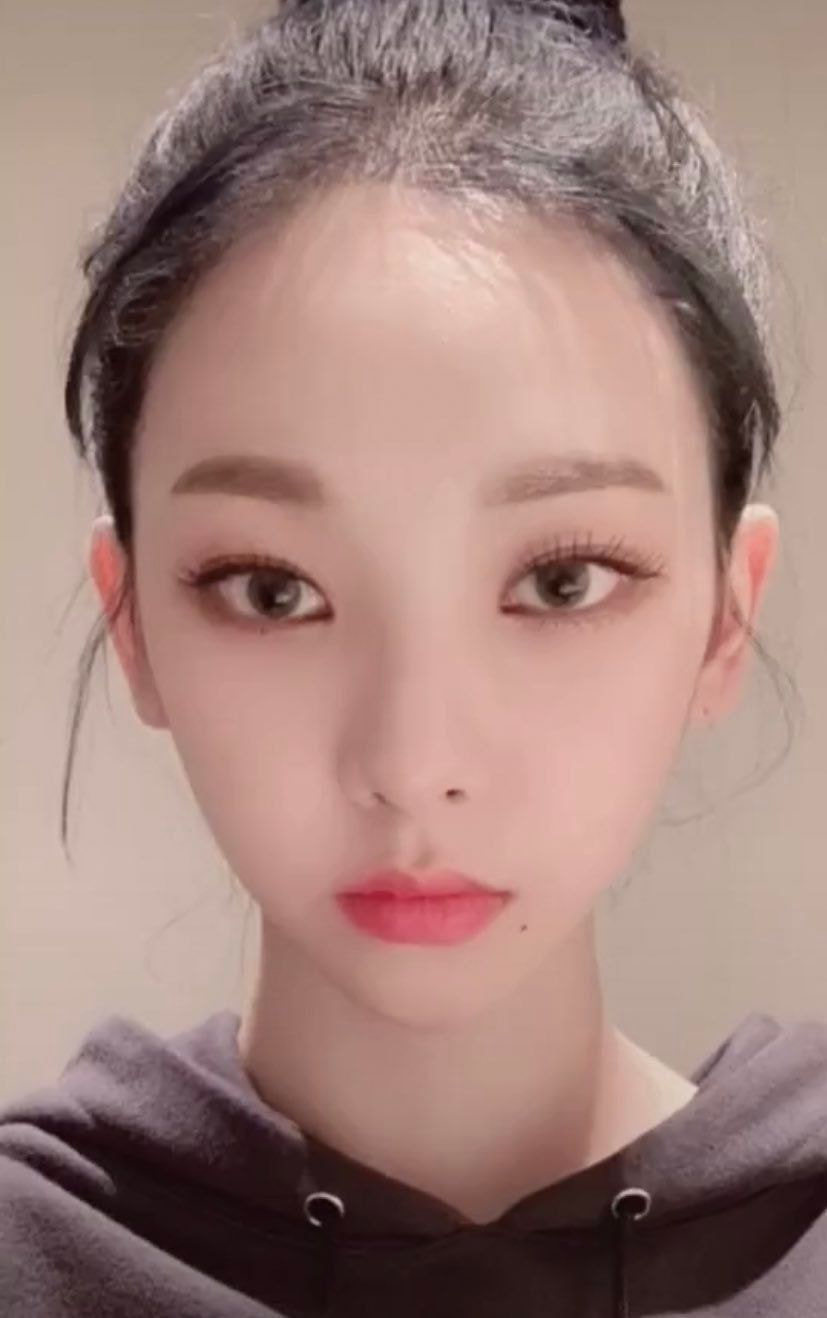 [잡담] 아니 ㄹㅇ 태연이랑 카리나는 턱쪽 얼굴형이 어떻게 이렇지... | 인스티즈