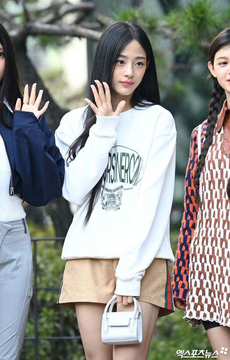 [잡담] 뉴진스 민지 기사짤=팬아저 출근길 레전드 뭐가 더 취향이야?? | 인스티즈